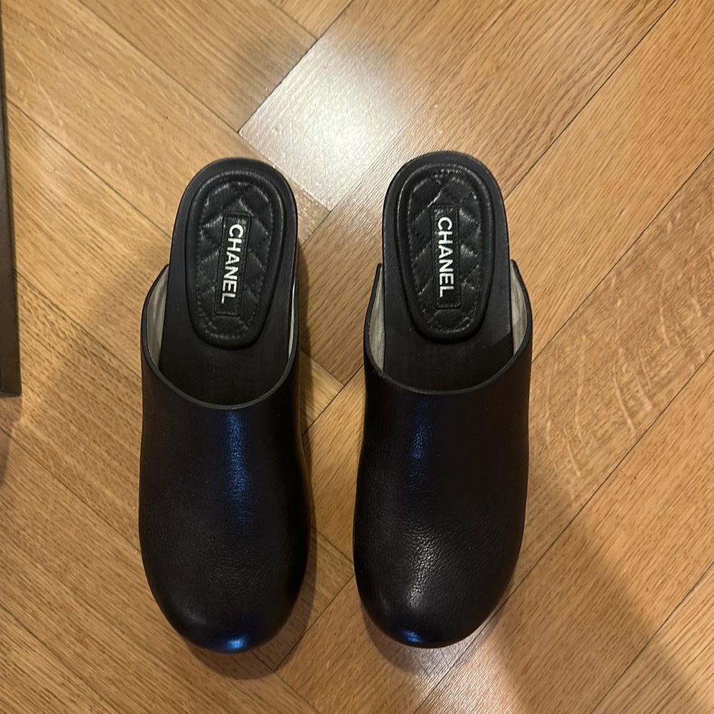 Chanel clogs